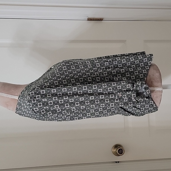 Westport Size XS Green Medallion Patterned Popover Blouse, Roll Tab Sleeve, EUC - Picture 5 of 12